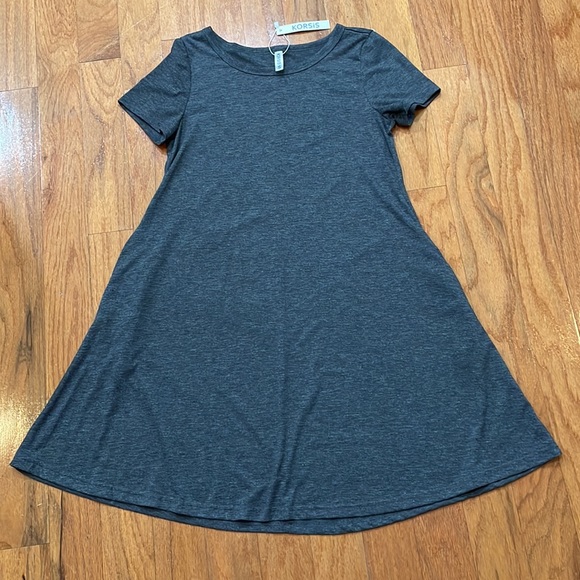 NWT Woman’s Size Small Grey Dress Short Sleeve Pockets Lightweight KORSiS - Picture 3 of 16